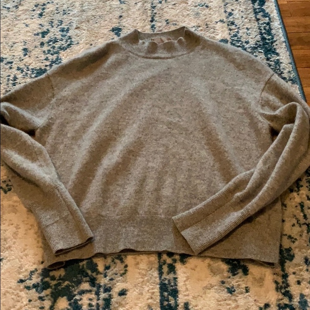Everlane grey cashmere sweater